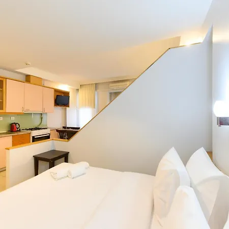 Entes Aparthotel 4*